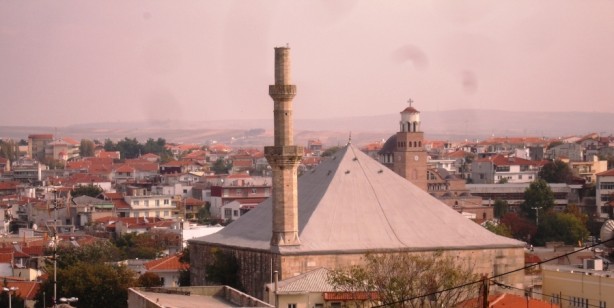 Foto - Fotoğrafın Dimetoka’daki camiye Yunanistan bayrağı asıldığını gösterdiği iddiası