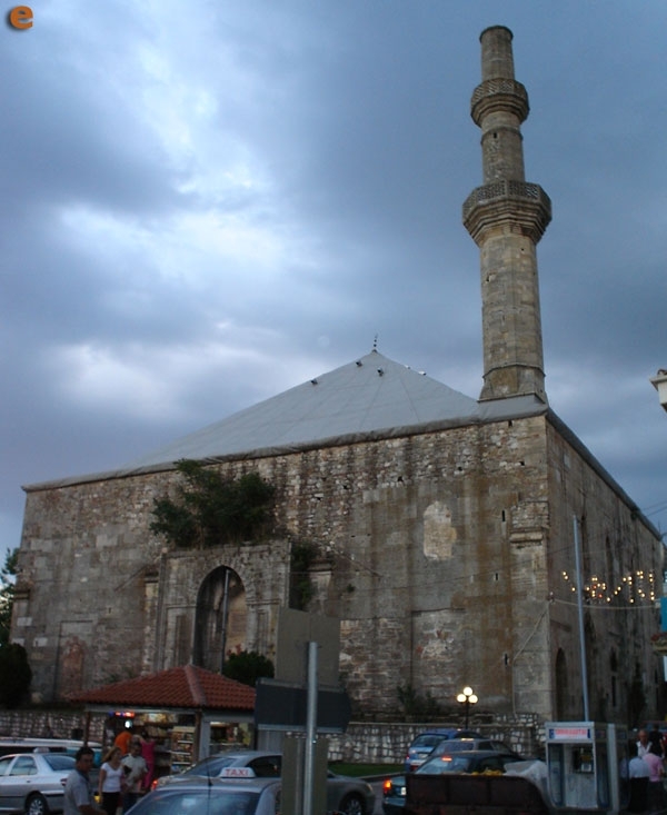 Foto - Fotoğrafın Dimetoka’daki camiye Yunanistan bayrağı asıldığını gösterdiği iddiası
