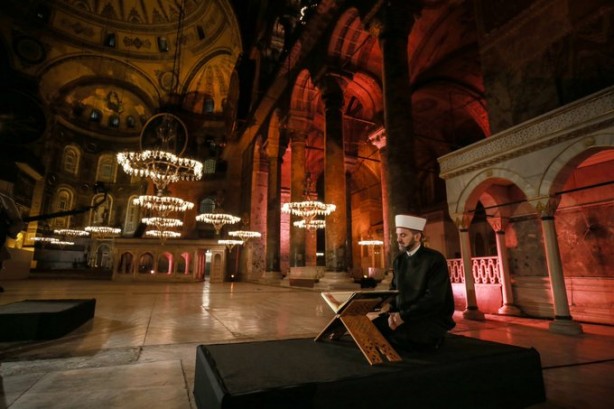 Foto - Fotoğrafın Dimetoka’daki camiye Yunanistan bayrağı asıldığını gösterdiği iddiası