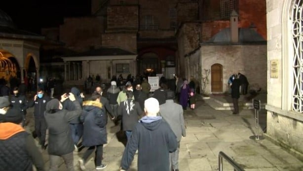 Foto - Ayasofya yılın ilk sabah namazında doldu taştı