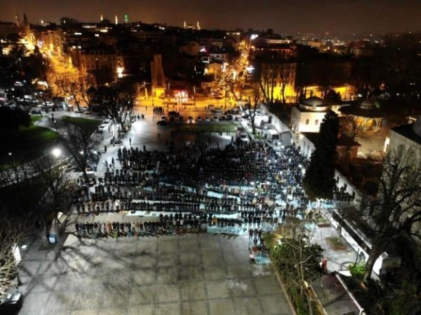 Foto - Ayasofya yılın ilk sabah namazında doldu taştı