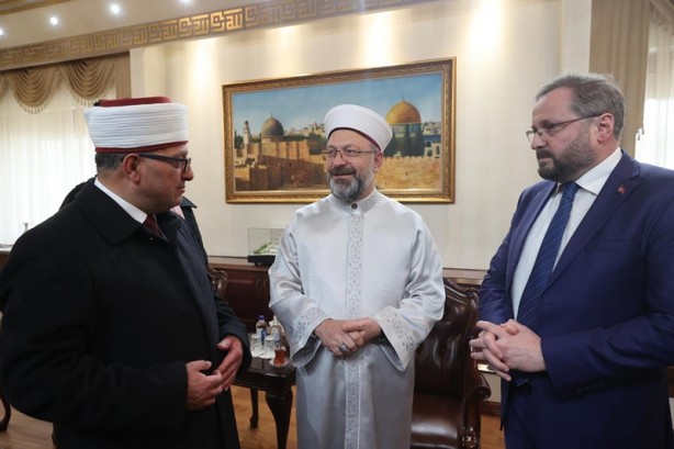 Foto - Ayasofya'da bir ilk! Cumayı Filistinli Bakan kıldıracak