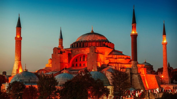 Foto - Ayasofya'da dehşete düşüren gelişme! Mabede sızdılar, gizli mesajlar yolluyorlar
