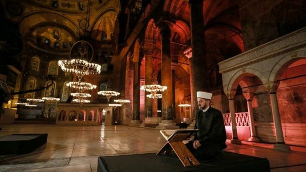 Foto - Ayasofya'da 'Fetih suresi' bunu da yaptırdı! Yunanistan'dan Osmanlı mirasına saygısızlık