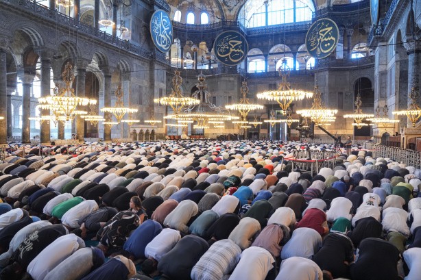 Ayasofya'da Haniye için gıyabi cenaze namazı