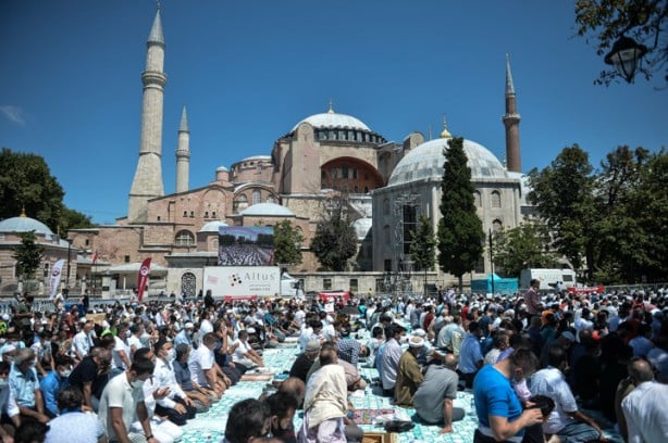 Ayasofya'da ikinci cuma coşkusu