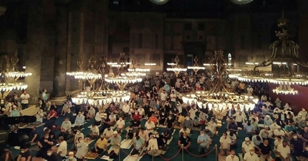 Foto - Ayasofya'da ikinci sabah namazı
