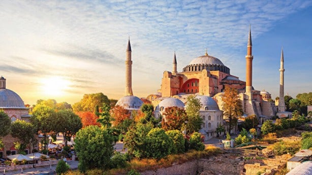 Ayasofya’da ikinci sevinç! Cuma günü açılıyor