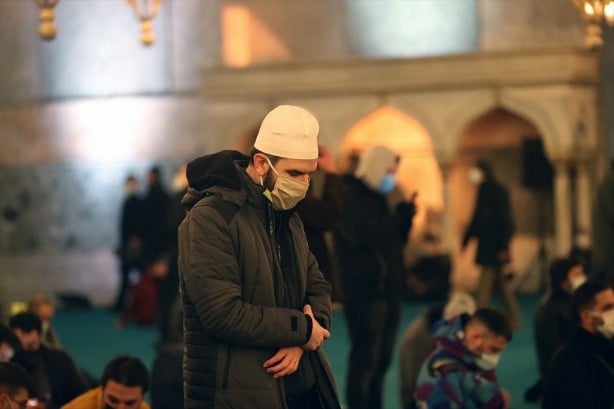 Foto - Ayasofya'da Miraç gecesi idrak edildi
