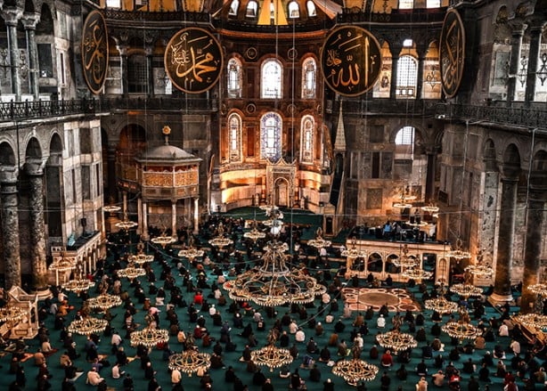 Ayasofya'da Ramazan-ı Şerif'in ilk cuması eda edildi