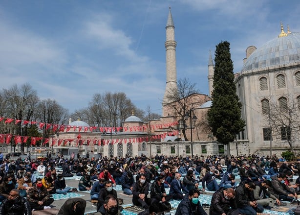 Foto - Ayasofya'da Ramazan-ı Şerif'in ilk cuması eda edildi