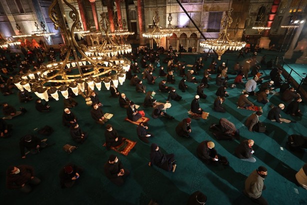 Foto - Ayasofya'da yıllar sonra Regaip Kandili çoşkusu