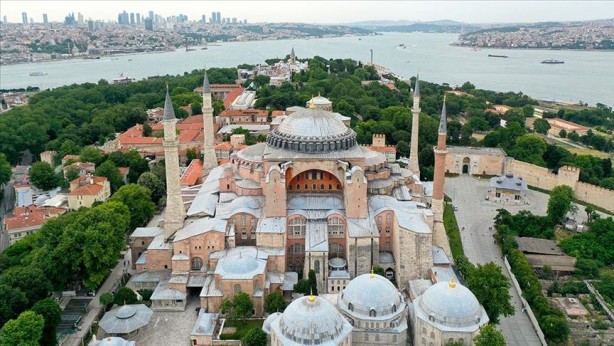 Foto - Ayasofya'daki o görüntü herkesi şok etmişti! Ve flaş açıklama az önce geldi￼