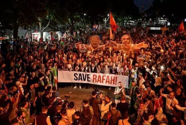 Ayasofya’dan Eminönü’ne meşaleler Filistin için yakıldı