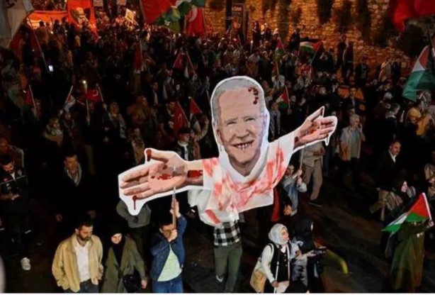 Foto - Ayasofya’dan Eminönü’ne meşaleler Filistin için yakıldı