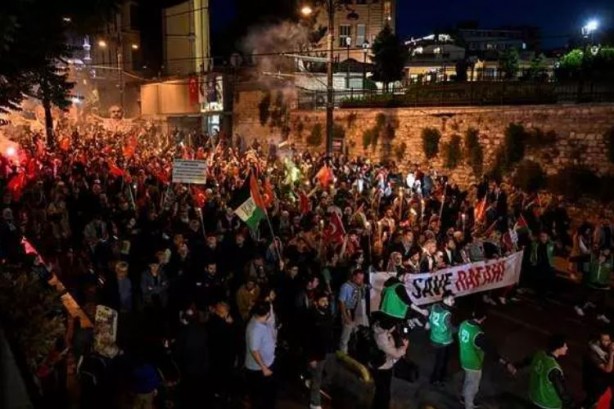 Foto - Ayasofya’dan Eminönü’ne meşaleler Filistin için yakıldı