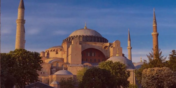 Foto - Ayasofya’nın içindeki resimler namaz kılmaya engel mi?