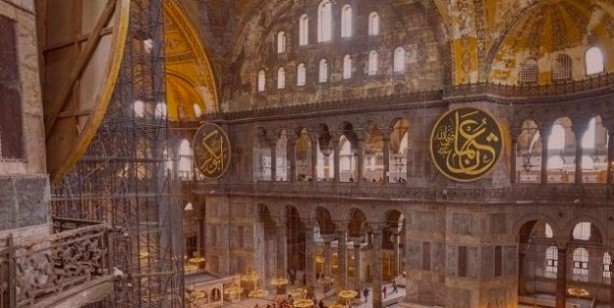 Foto - Ayasofya’nın içindeki resimler namaz kılmaya engel mi?