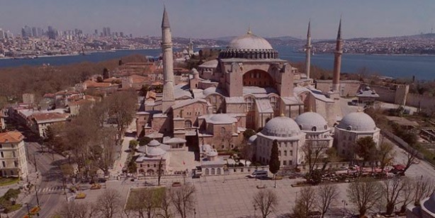 Foto - Ayasofya’nın içindeki resimler namaz kılmaya engel mi?