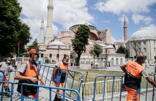 Foto - Ayasofya'nın önünde dikkat çeken hareketlilik