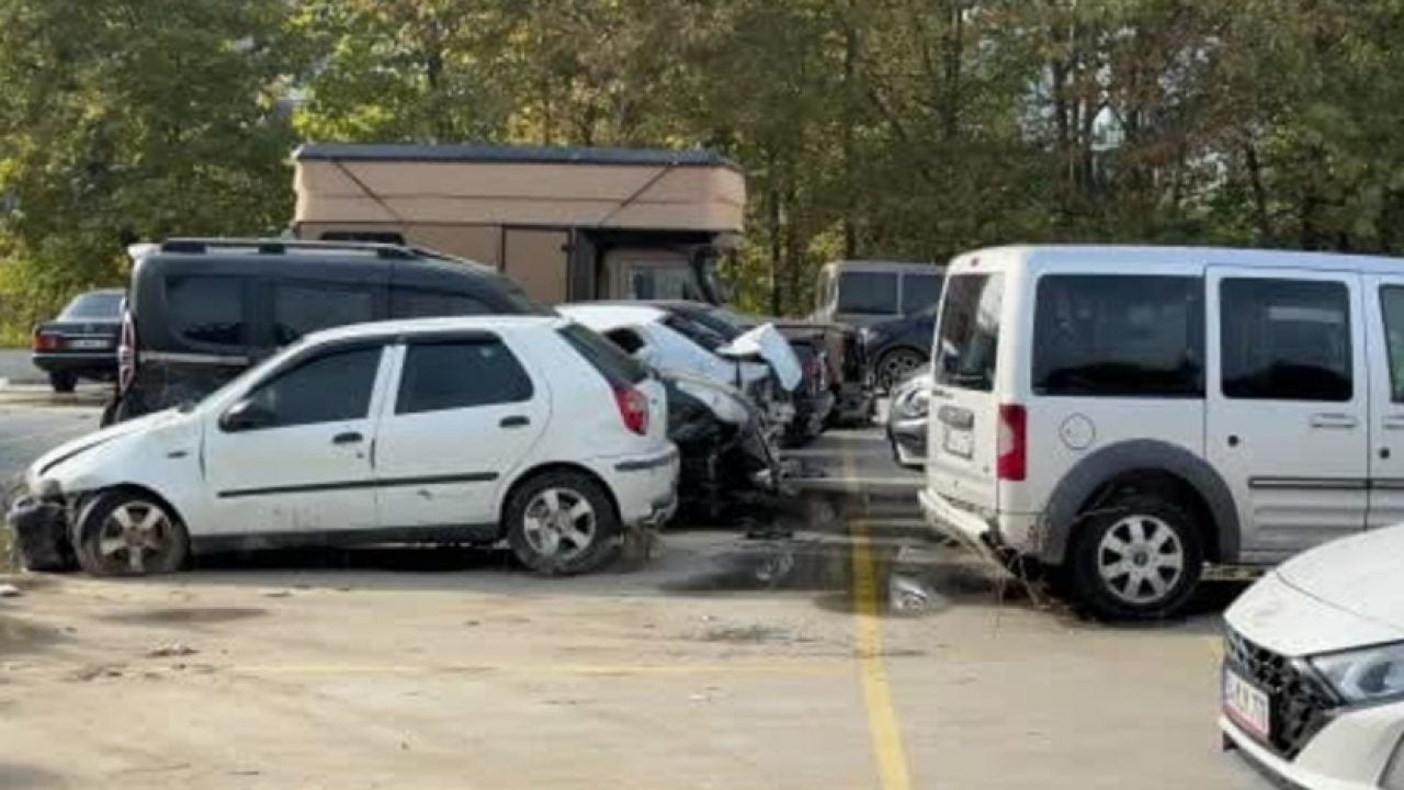 Foto - Ayazağa’da felaketin yaraları sarılıyor: Hasar gören araçlar sanayiye taşınıyor