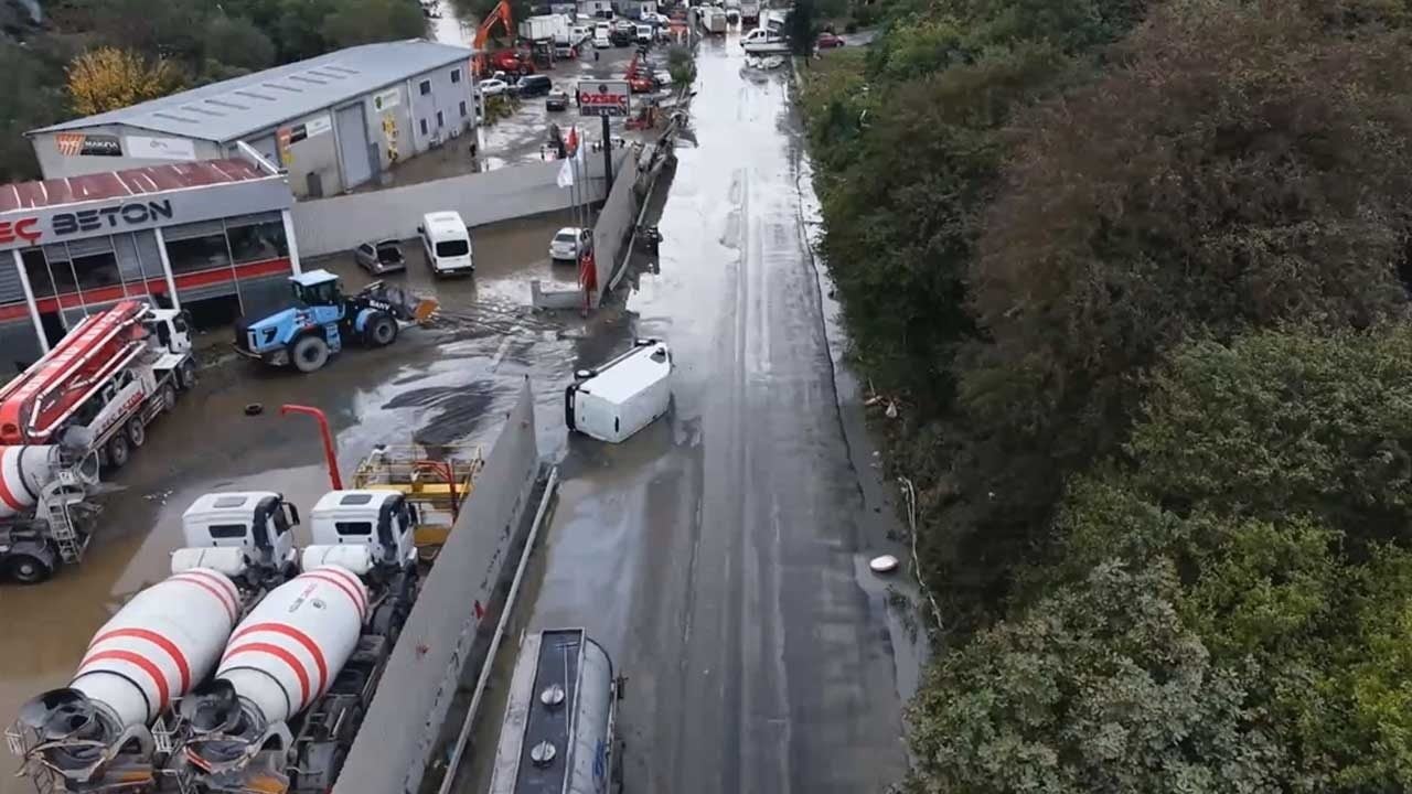Foto - Ayazağa'da selin sürüklediği araçlar görüntülendi