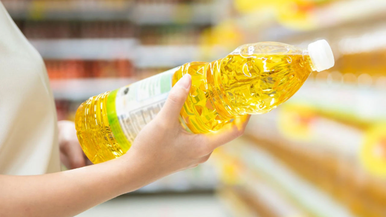 Ayçiçek yağının içinde olan ve kimsenin haberdar bilmediği o maddeyi açıkladı! Oranıza sürün