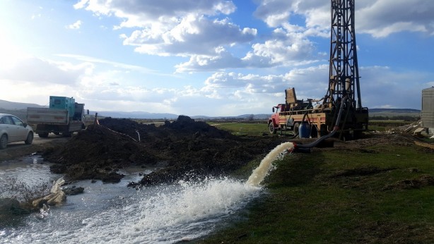 Foto - Ayder Yaylası'nda tarihi keşif! Yerin altından bir anda fışkırmaya başladı, dakikada 1200 litre çıkıyor