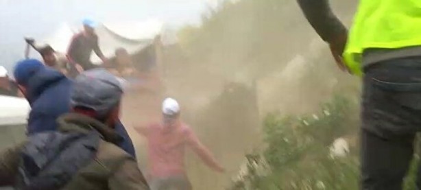 Foto - Ayder'de arenadan kaçan boğalar seyircilerin arasına daldı