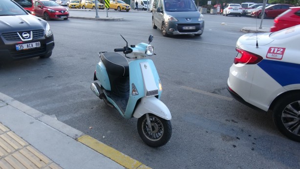 Foto - Aydınlatma direğine çarpan motosiklet sürücüsü ağır yaralandı
