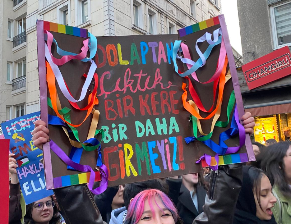 Foto - Ayette tarif edilen kadın, hayatta hak ettiği yeri bulmalı! Murat Alan yazdı: Kadının elinden annelik alındı