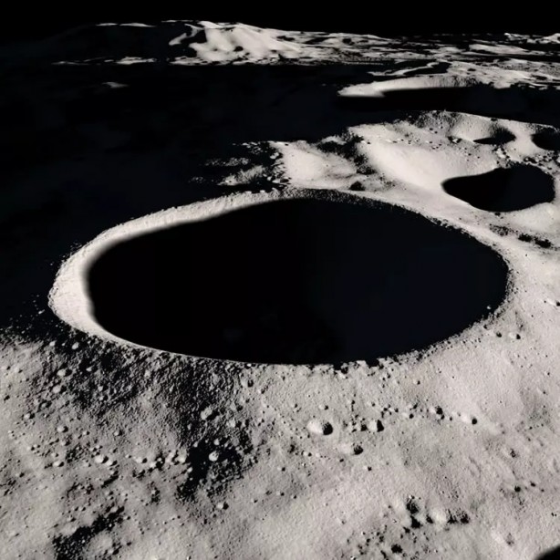 Foto - Ay'ın içinde gömülü... Bilim insanları ısı yayan devasa bir nesne keşfetti!