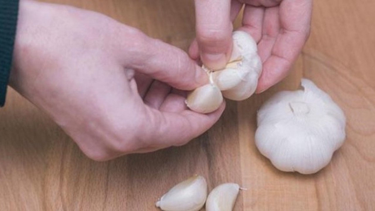 Foto - Aylarca çürümeden kalıyor! Sarımsakların içi boşalıyorsa çözümü kolay