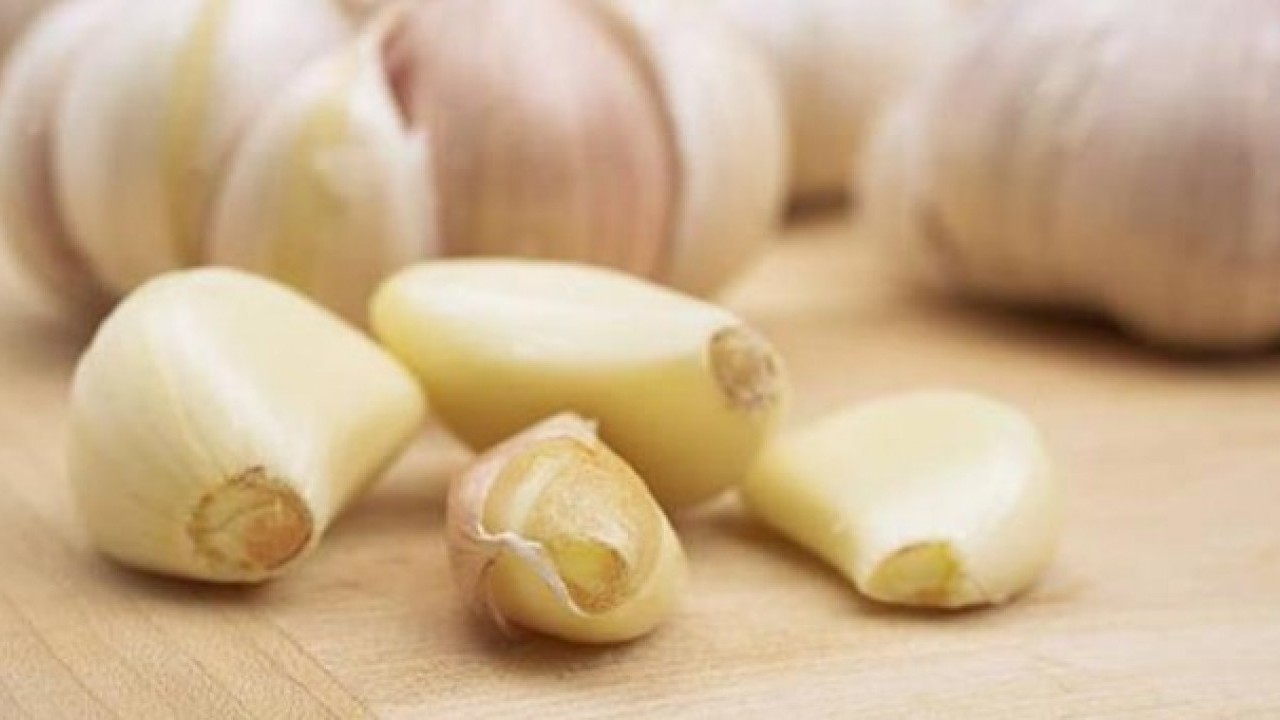 Foto - Aylarca çürümeden kalıyor! Sarımsakların içi boşalıyorsa çözümü kolay