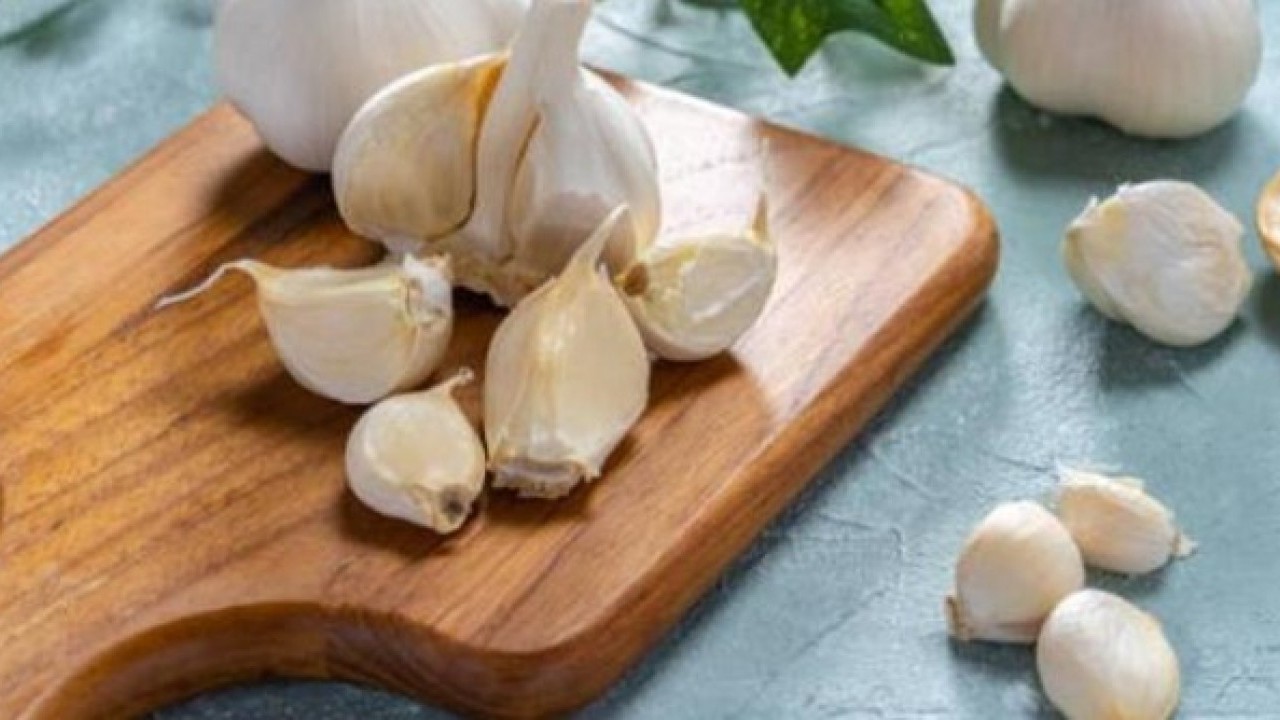 Foto - Aylarca çürümeden kalıyor! Sarımsakların içi boşalıyorsa çözümü kolay