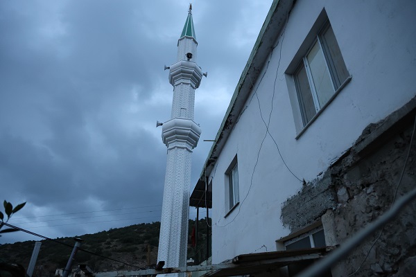 Foto - Aylarca minaresiz kalan camiye çözüm