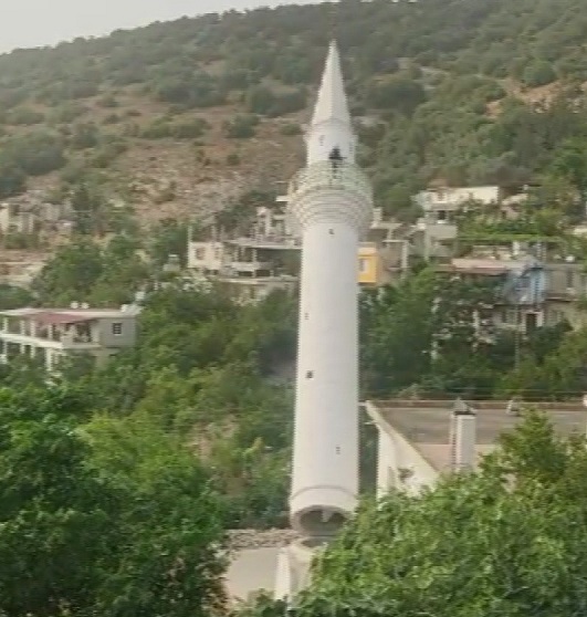 Foto - Aylarca minaresiz kalan camiye çözüm