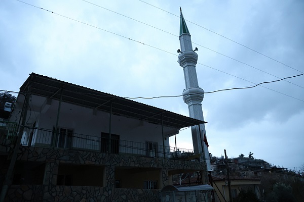 Foto - Aylarca minaresiz kalan camiye çözüm