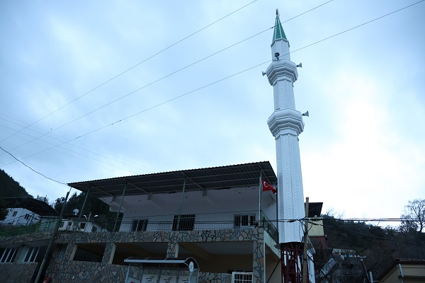 Foto - Aylarca minaresiz kalan camiye çözüm