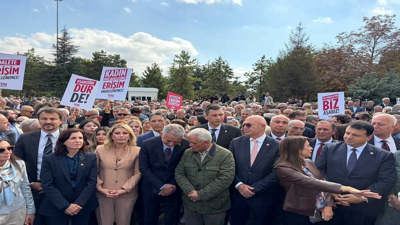 Foto - AYM önünde ‘düşünce özgürlüğü’ tiyatrosu! Engellenen provokatörler ağlayan yeni parti