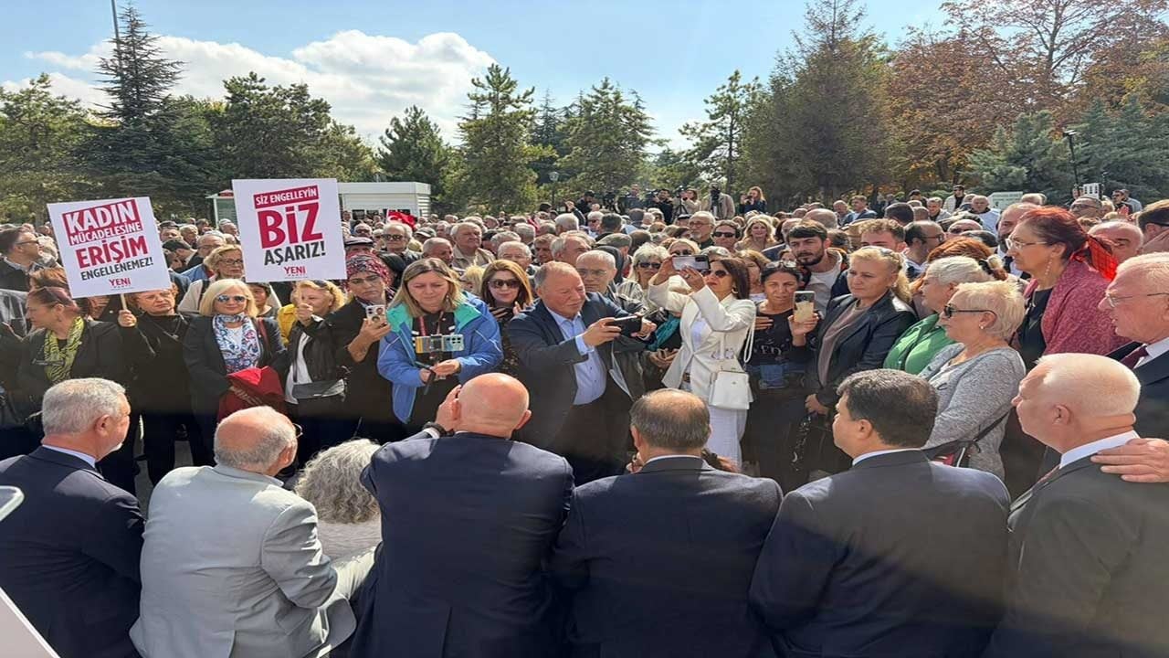 Foto - AYM önünde ‘düşünce özgürlüğü’ tiyatrosu! Engellenen provokatörler ağlayan yeni parti