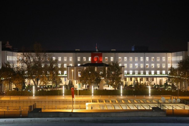 Foto - AYM üyesinin darbe imalı 'ışık' tweetine tepkiler yağıyor