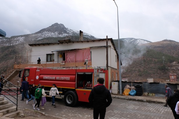 Foto - Aynı anda 3 telefonu şarja takınca olanlar oldu! Herkes dehşete düştü