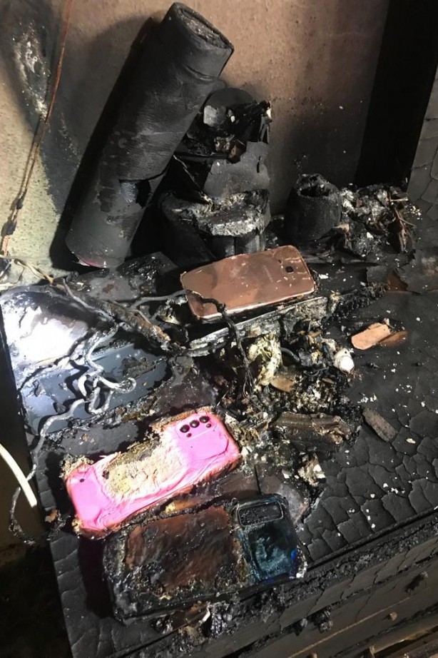 Foto - Aynı anda 3 telefonu şarja takınca olanlar oldu! Herkes dehşete düştü