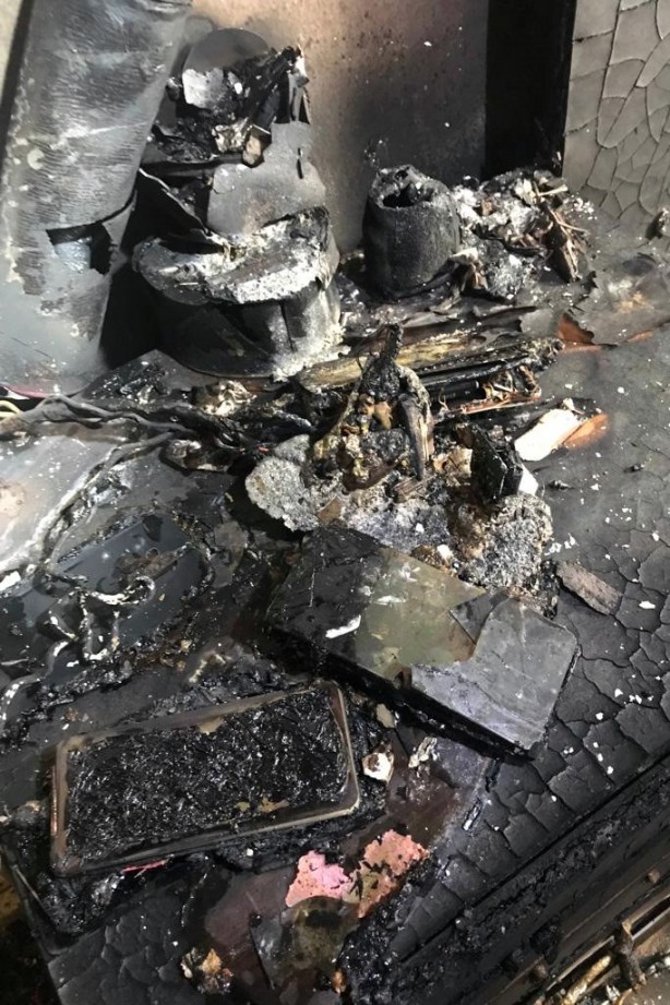 Foto - Aynı anda 3 telefonu şarja takınca olanlar oldu! Herkes dehşete düştü