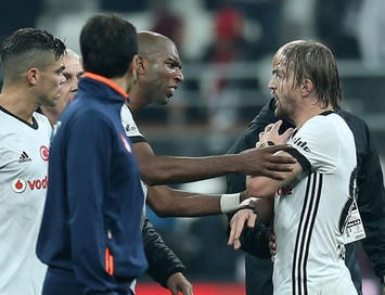 Aynı anda: Açıklaması soruldu: Daha fazla dayanamadı, hepsini ağzından kaçırdı! Onu yaralayan olay!