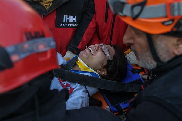 Foto - Aynı enkazdan 6 kişi kurtarıldı