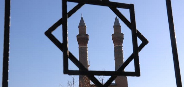 Foto - Aynı şehirde bir taraf kış bir taraf bahar