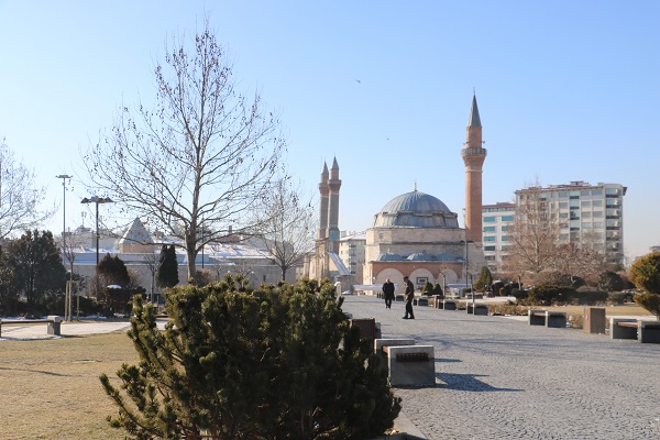 Foto - Aynı şehirde bir taraf kış bir taraf bahar