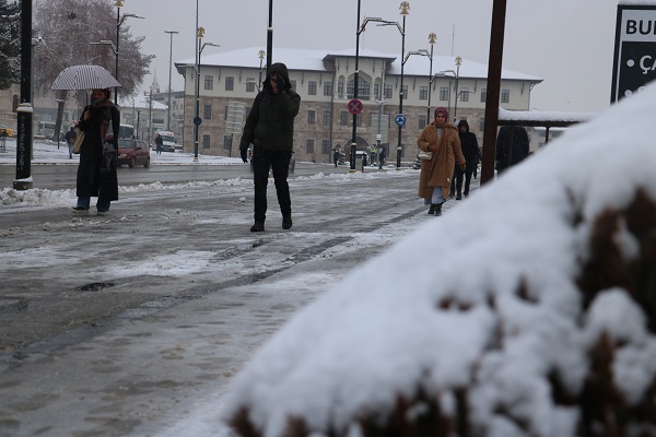 Foto - Aynı şehirde bir taraf kış bir taraf bahar